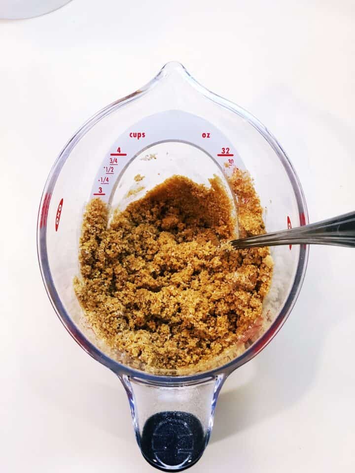 graham cracker crumbs