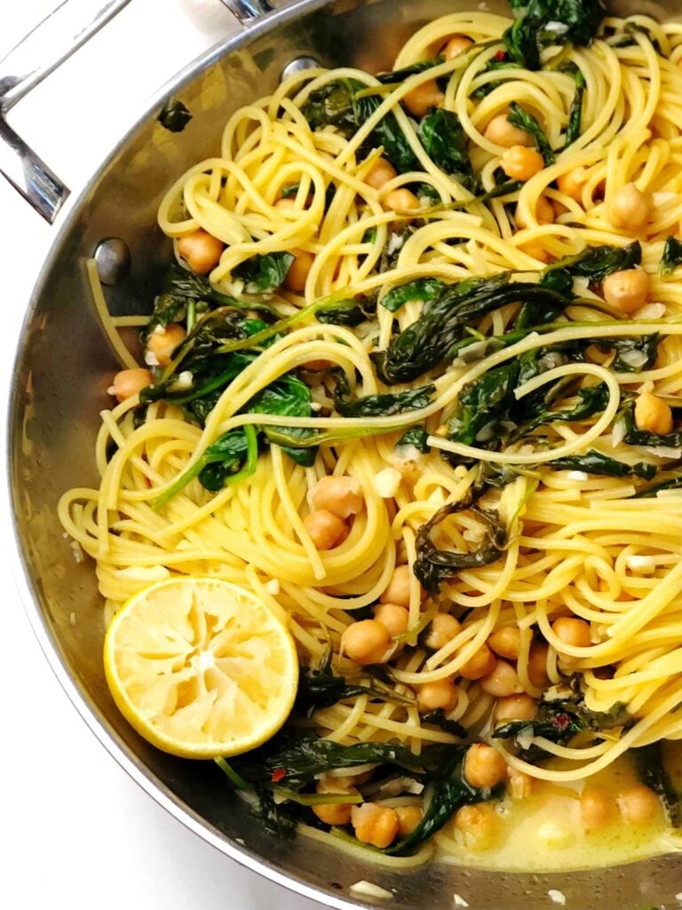 Pasta with chickpeas and spinach