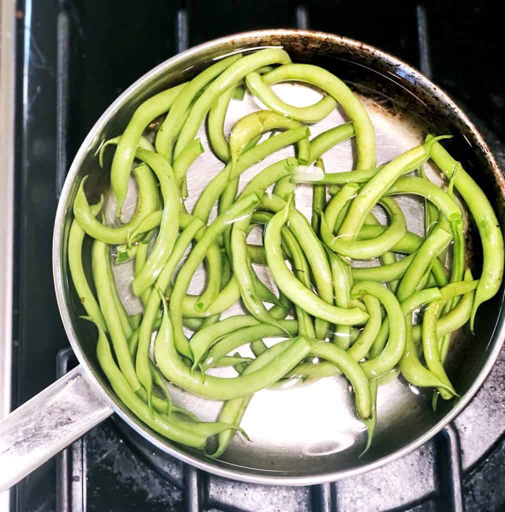 green beans cooking for chacarero
