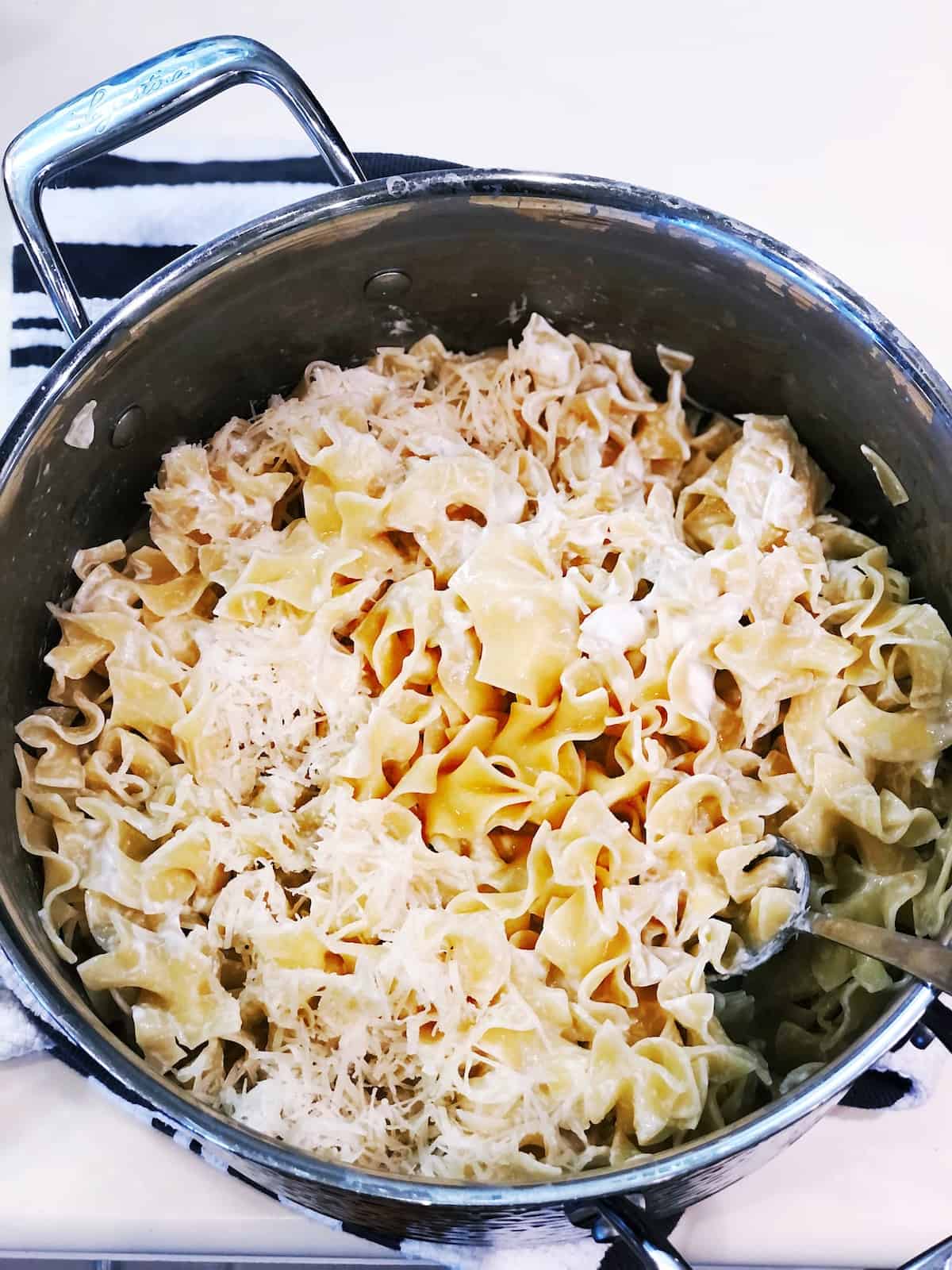 adding ricotta to pasta
