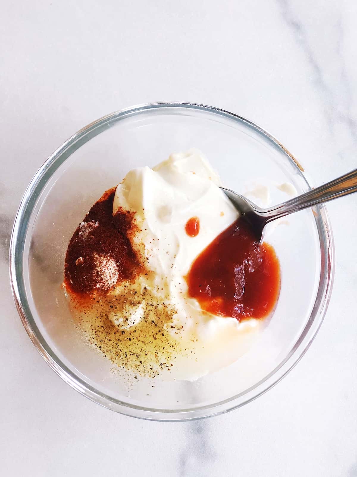 creamy sriracha ingredients in bowl