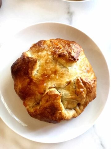 baked brie with puff pastry