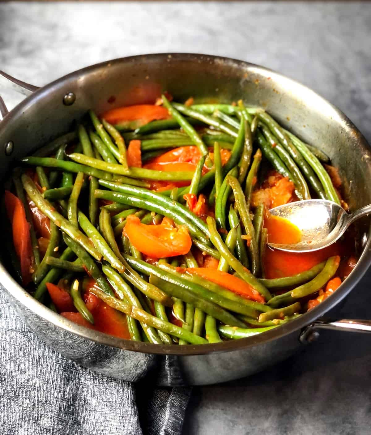 green beans and tomatoes closeup