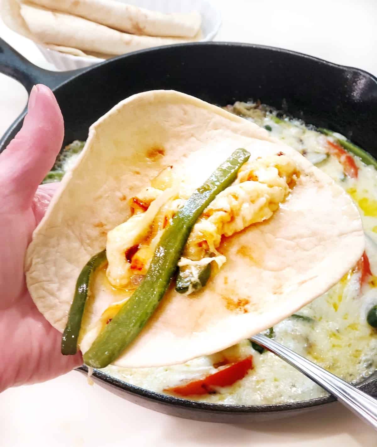 how to eat queso fundido