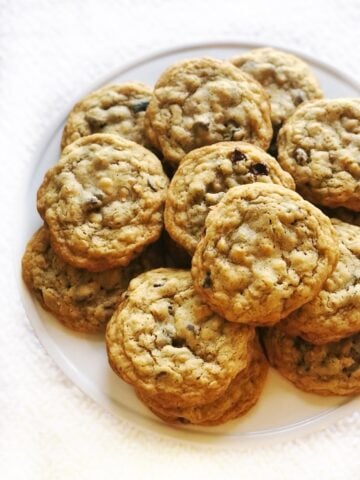 chewy chocolate chip oatmeal cookies