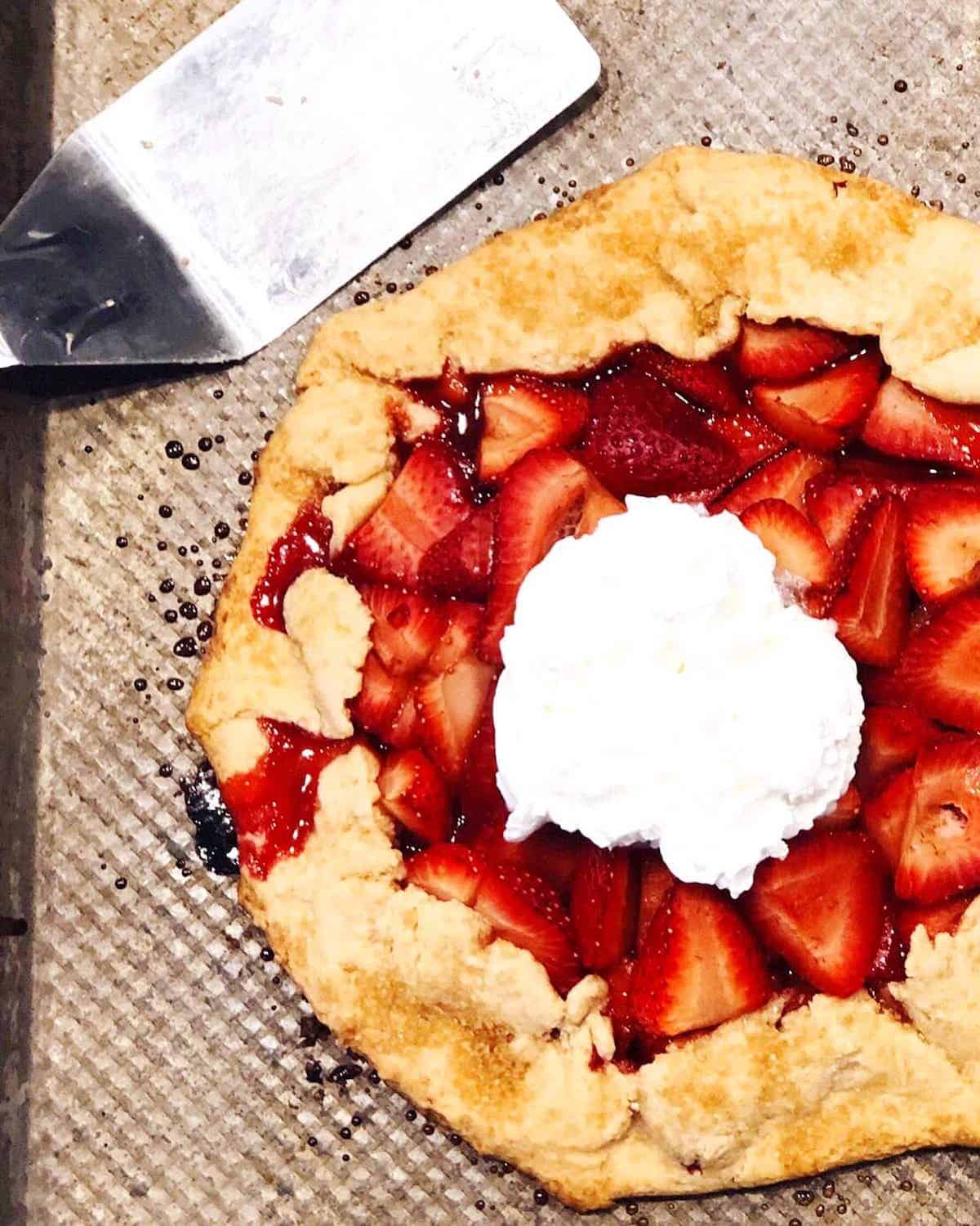 easy strawberry galette