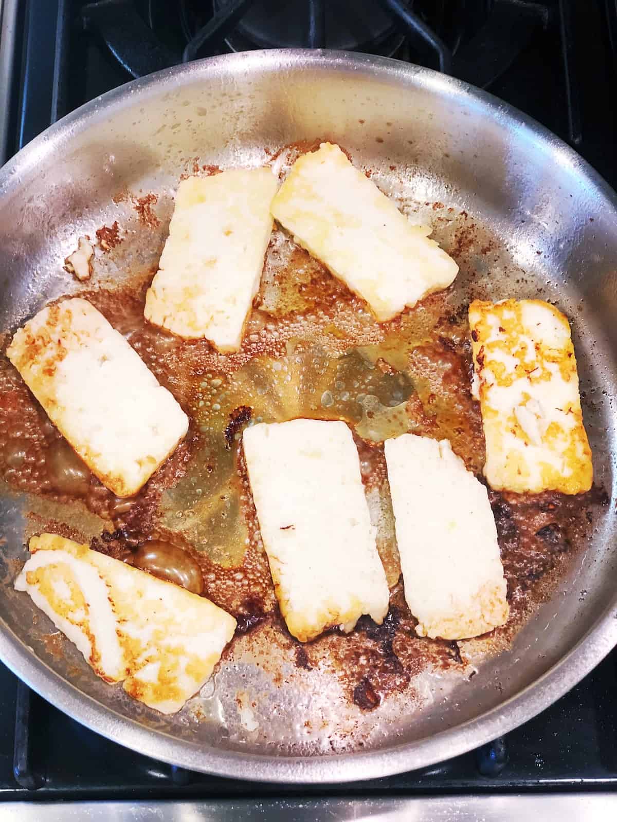 cooking halloumi