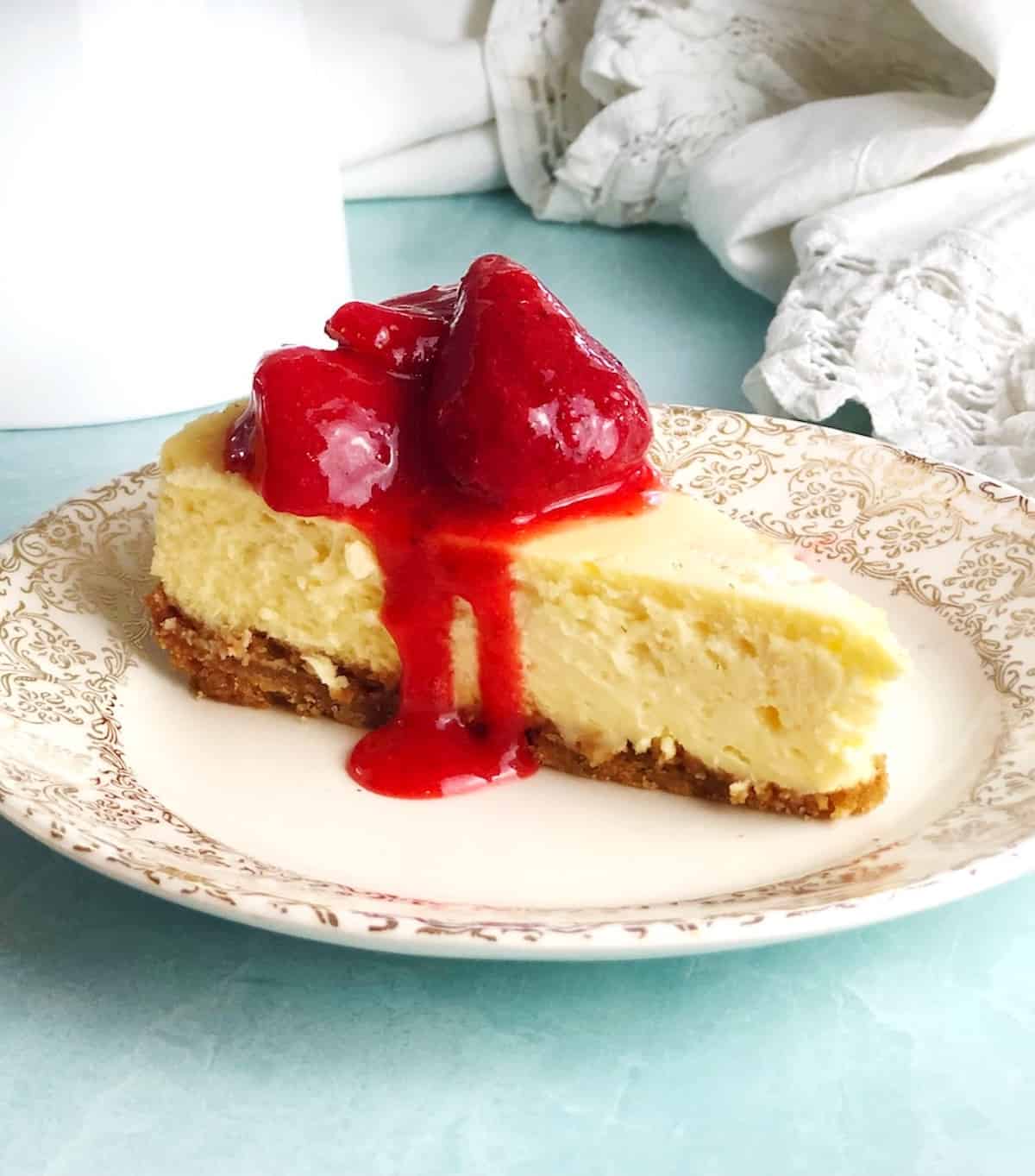 strawberry cheesecake slice