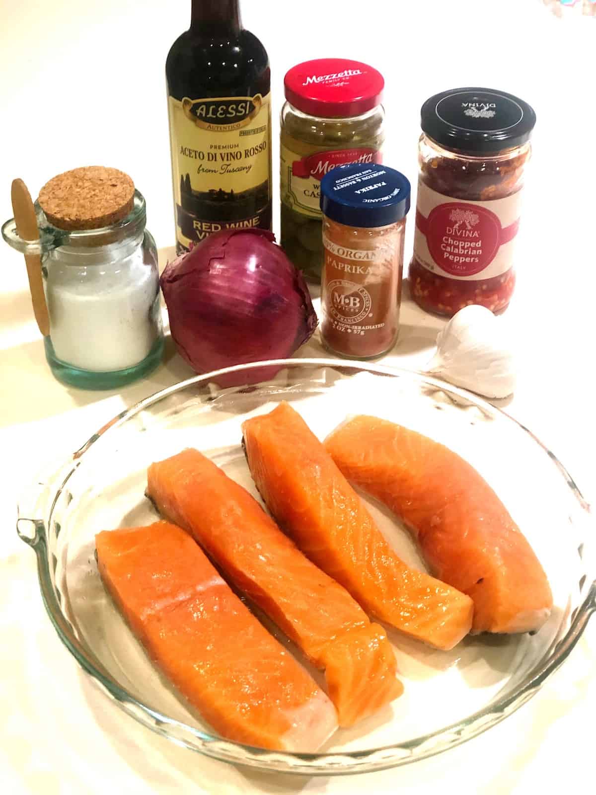 The ingredients for baked salmon filets on a plate.